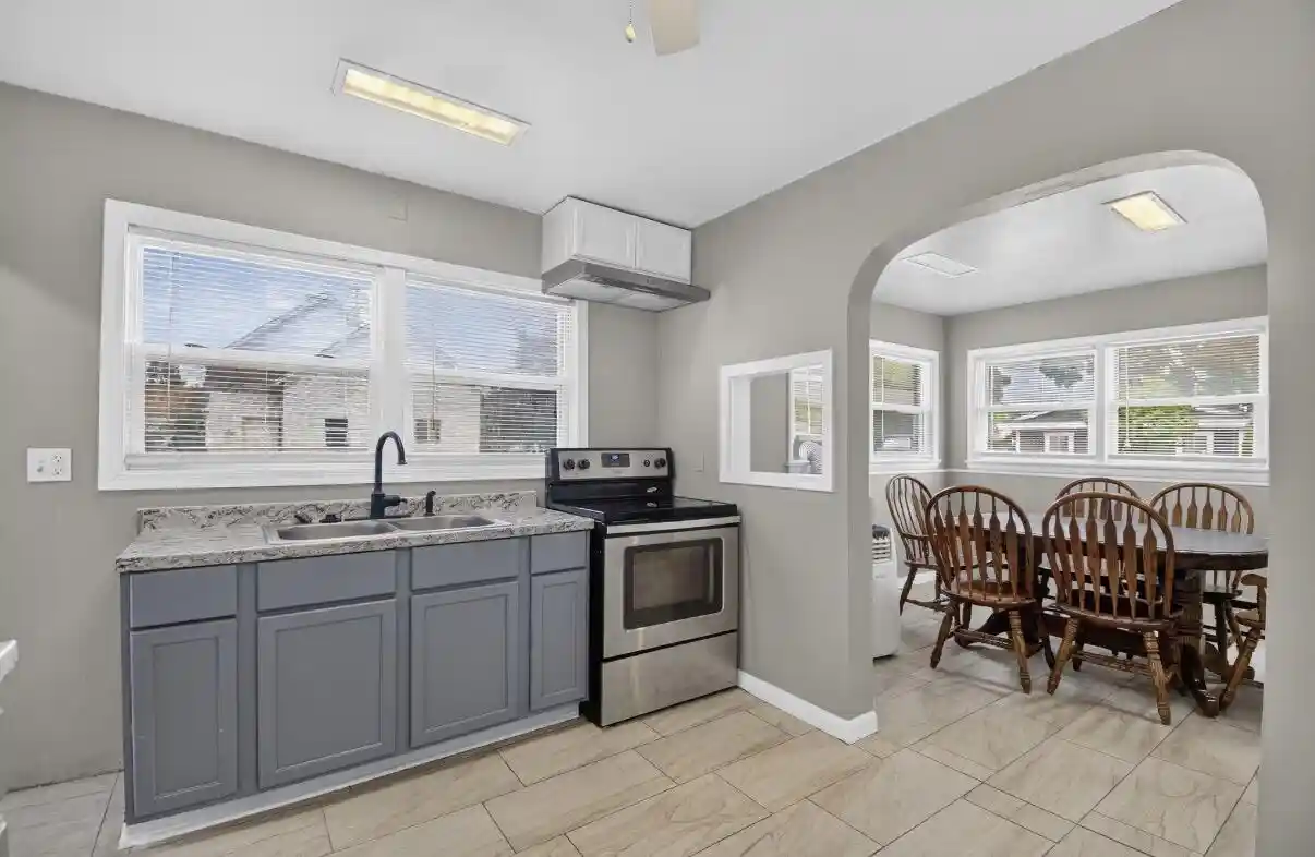 2nd image of 925 Lockwood Avenue Avenue, Racine, WI 53403 | MLS# 1976226