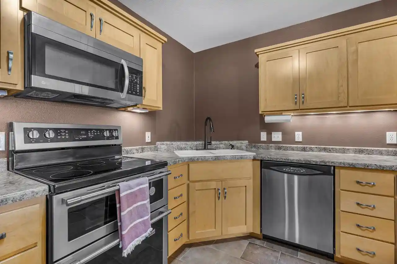 3rd image of 118 S Washington St St, Green Bay, WI 54301