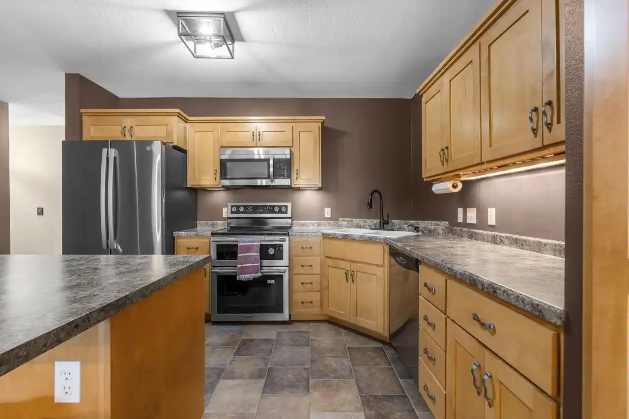 2nd image of 118 S Washington St St, Green Bay, WI 54301