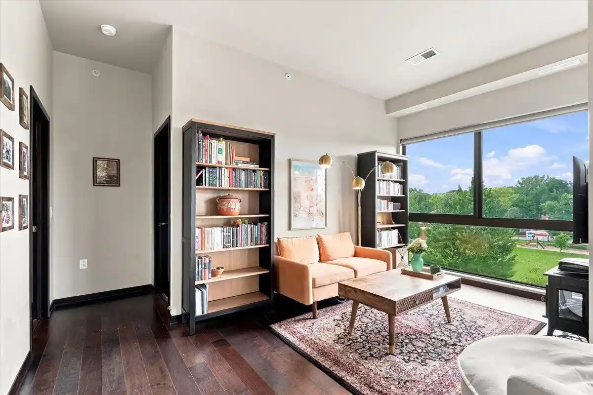 2nd image of 825 E Mifflin St St, Madison, WI 53703