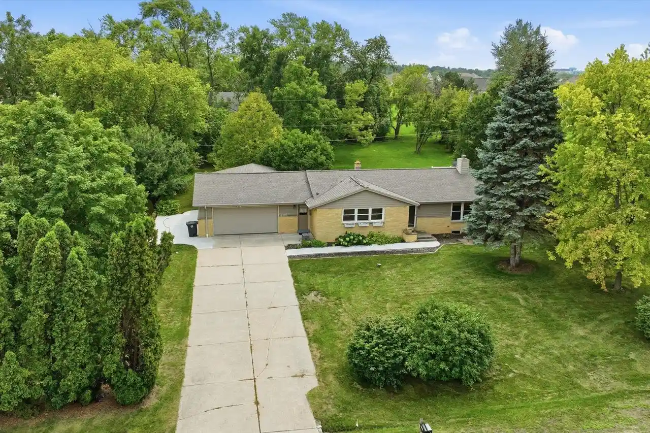 1st image of N68w15651 Chateau Dr Dr, Menomonee Falls, WI 53051 | MLS# 1976231