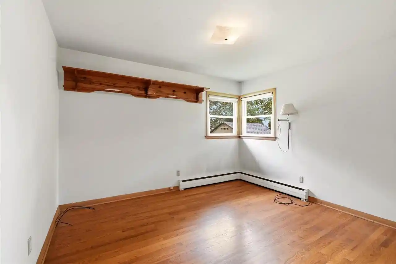 5th image of N68W15651 Chateau Dr Dr, Menomonee Falls, WI 53051 | MLS# 1976231