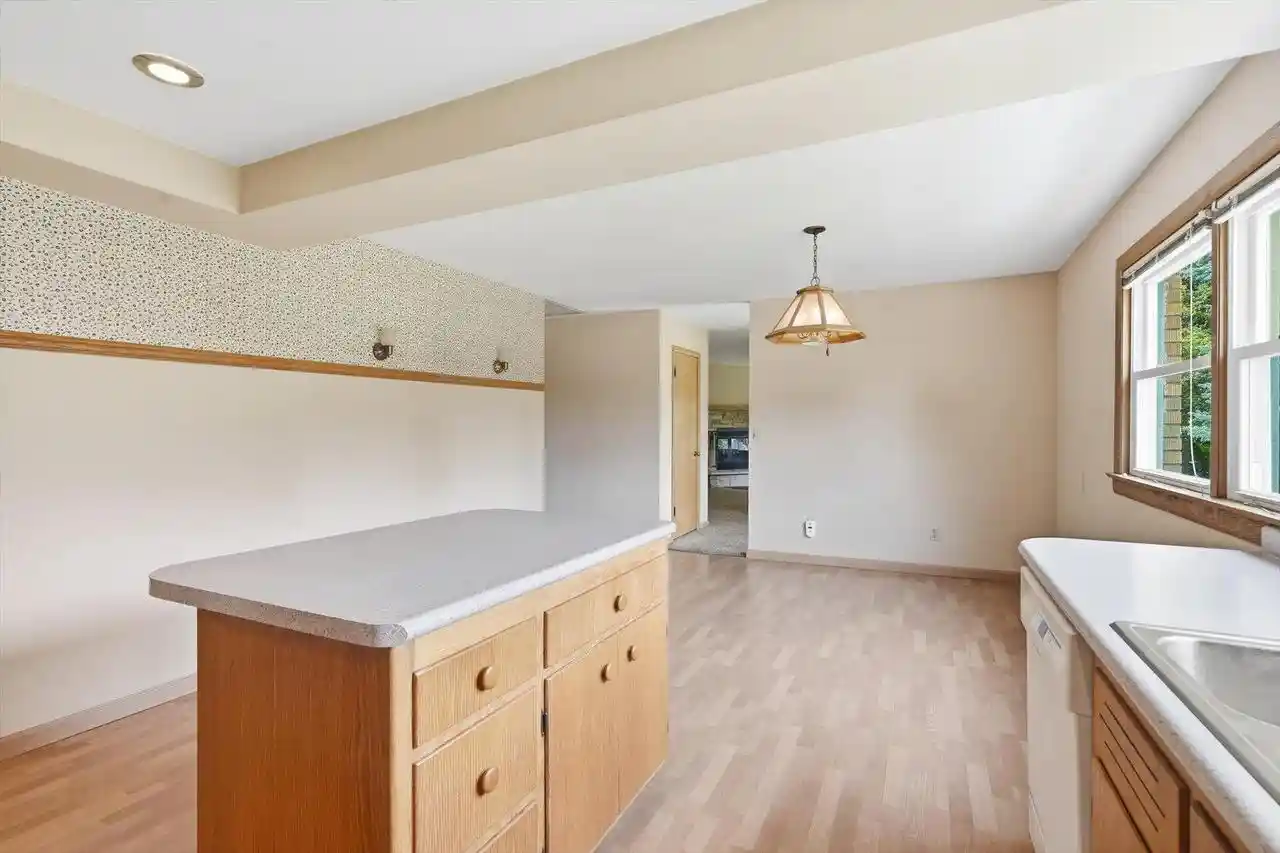 36th image of N68w15651 Chateau Dr Dr, Menomonee Falls, WI 53051 | MLS# 1976231