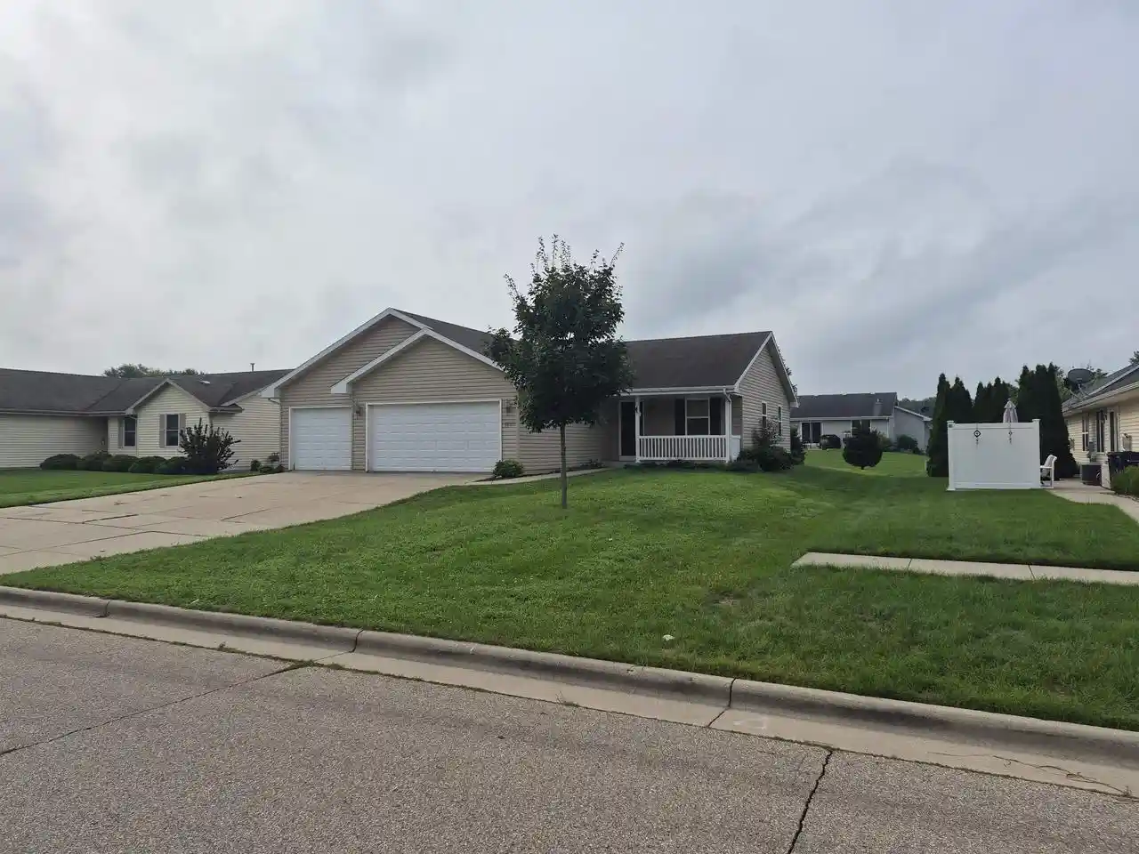 1st image of 4022 Kingsford Dr Dr, Janesville, WI 53546 | MLS# 2030536