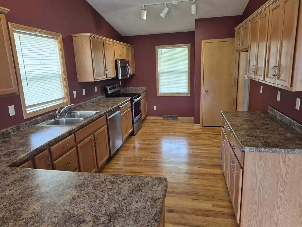 2nd image of 4022 Kingsford Dr Dr, Janesville, WI 53546 | MLS# 2030536