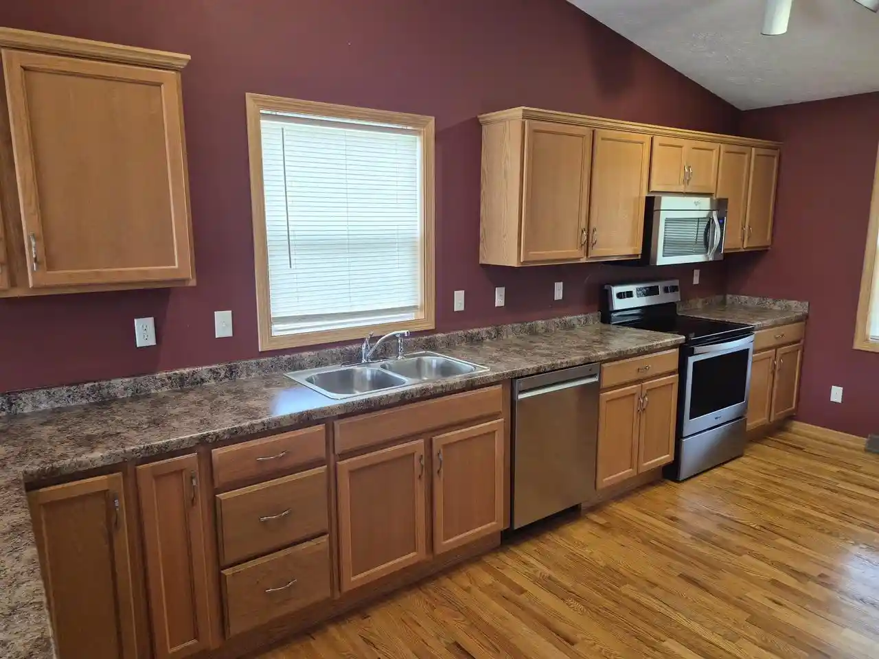 3rd image of 4022 Kingsford Dr Dr, Janesville, WI 53546 | MLS# 2030536