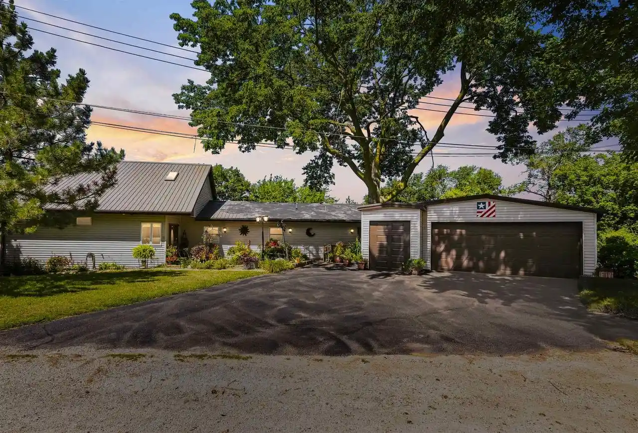 Single family home for sale at 5218 Riverview Circle Dr Dr, Thomson, IL 61285 | MLS# 2030534