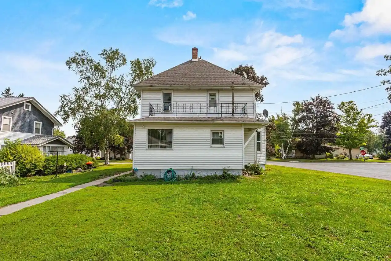 2nd image of 125 S Garden Avenue Avenue, Gillett, WI 54124 | MLS# 50330994