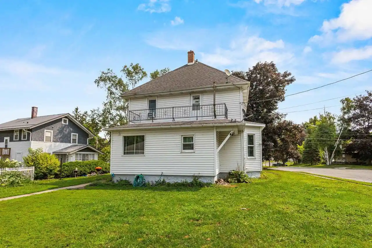 Photo 3 of Single family home for sale at 125 S Garden Avenue Avenue, Gillett, WI 54124 | MLS# 50330994 | Listing updated on 2026-09-20