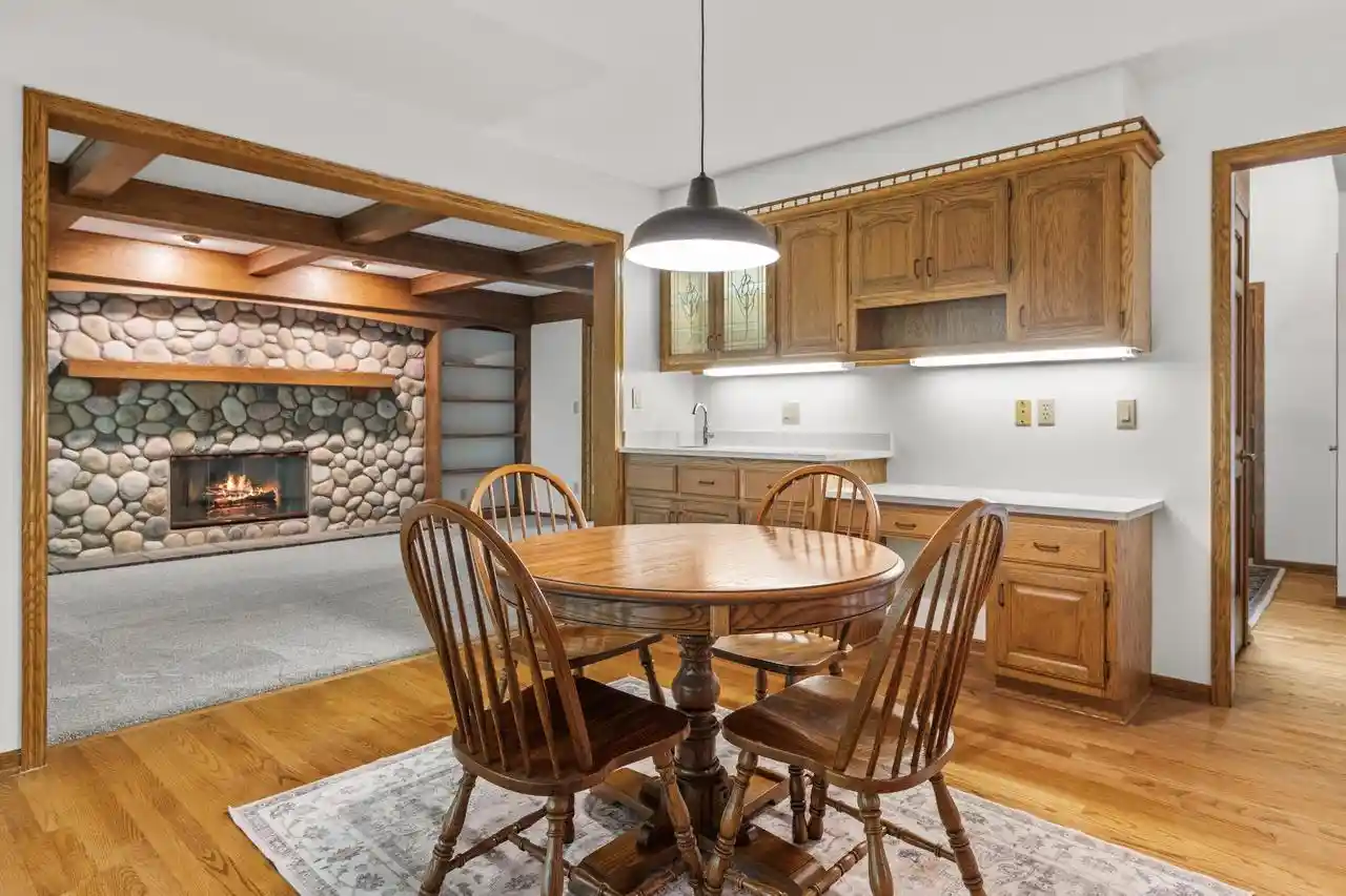 4th image of W278N2760 Rocky Point Road Road, Pewaukee, WI 53072 | MLS# 1976241