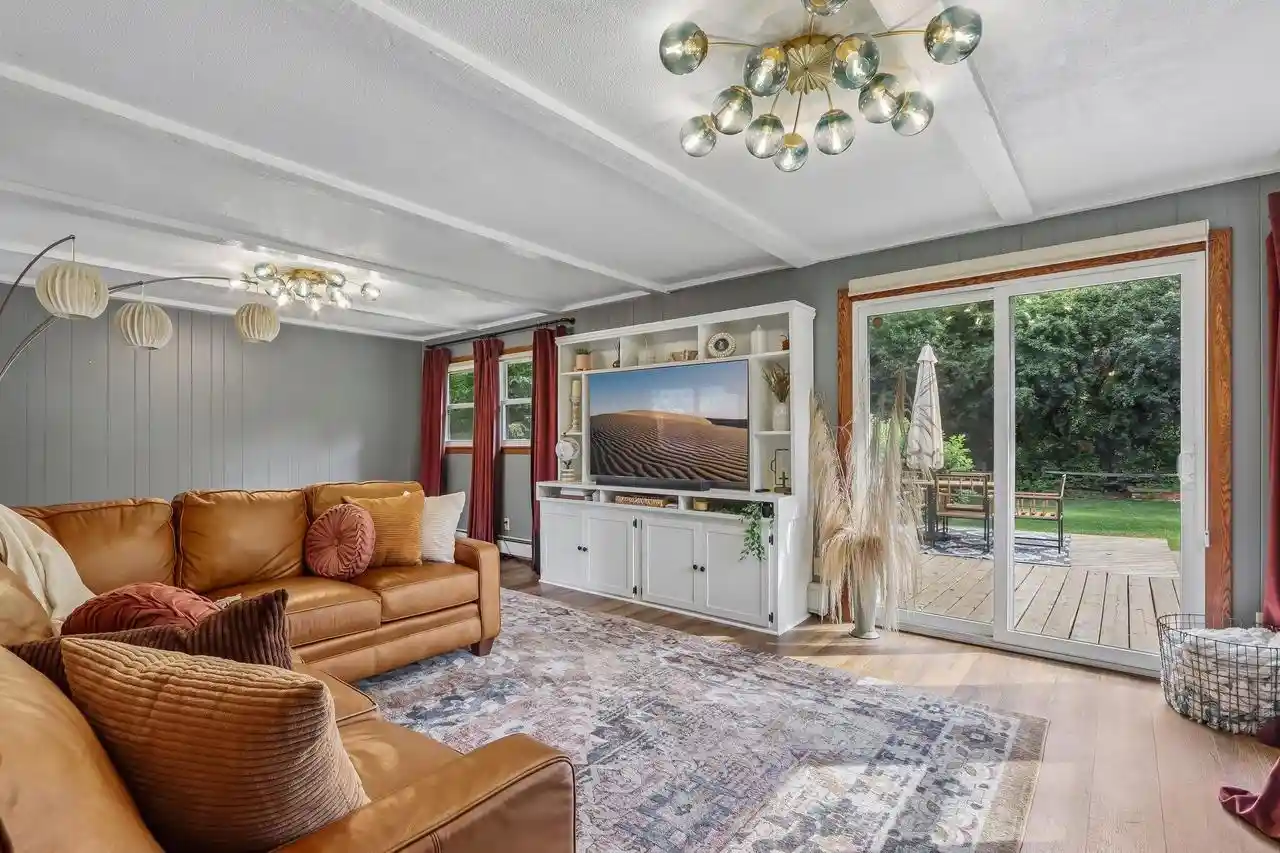 image of 450 Rip Van Winkle Dr Dr, Waukesha, WI 53186 | MLS# 1976238