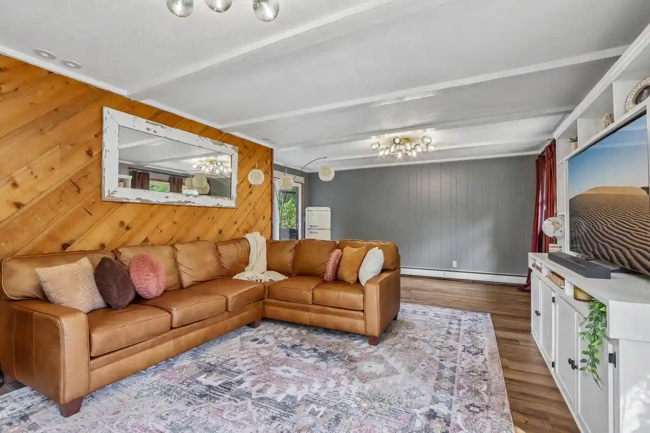 image of 450 Rip Van Winkle Dr Dr, Waukesha, WI 53186 | MLS# 1976238