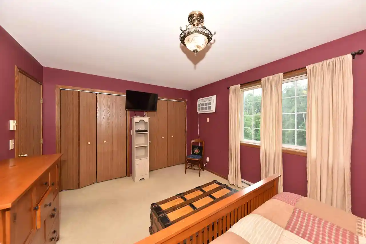 3rd image of 433 Slinger Rd Rd, Slinger, WI 53086