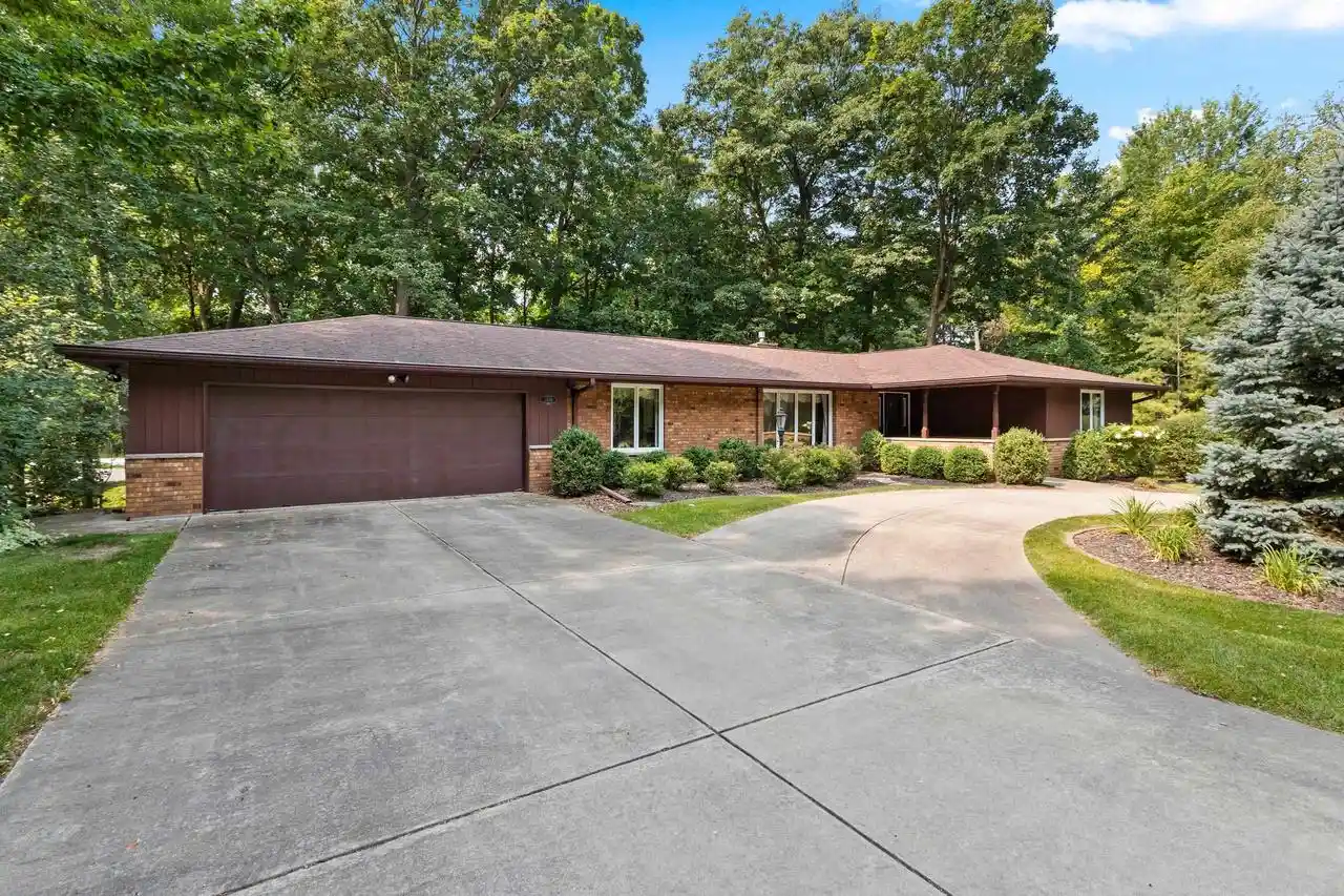 Photo 1 of Single family home for sale at 2450 Hillside Lane Lane, Green Bay, WI 54302 | MLS# 50331011 | Listing updated on 2026-08-17