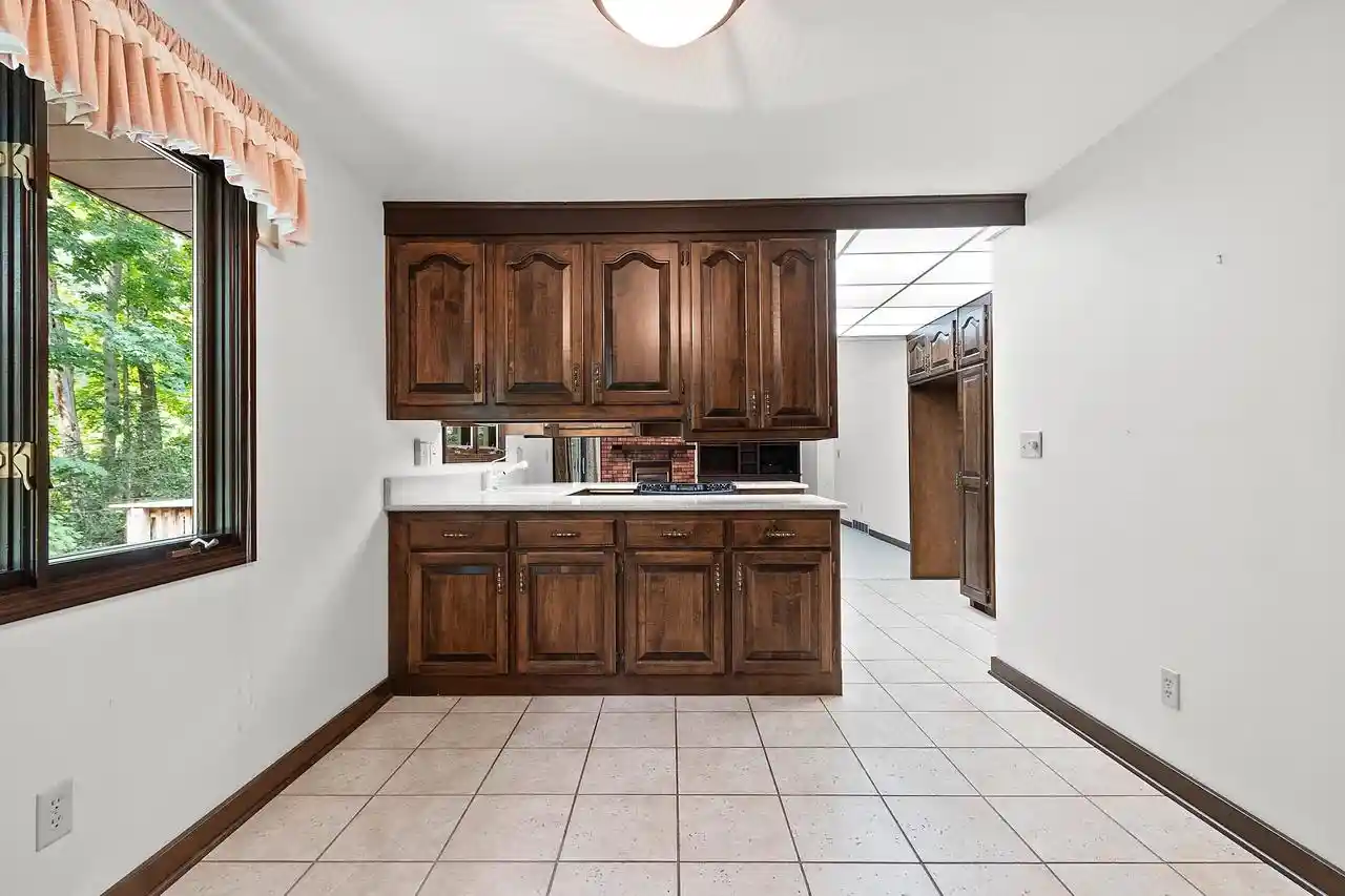 Photo 4 of Single family home for sale at 2450 Hillside Lane Lane, Green Bay, WI 54302 | MLS# 50331011 | Listing updated on 2026-08-17