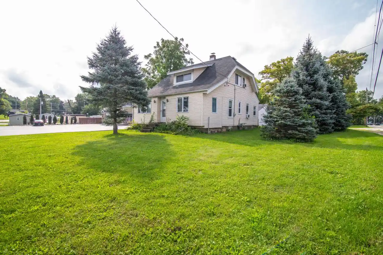 1st image of 716 Glacier Road Road, Pewaukee, WI 53072 | MLS# 1976260