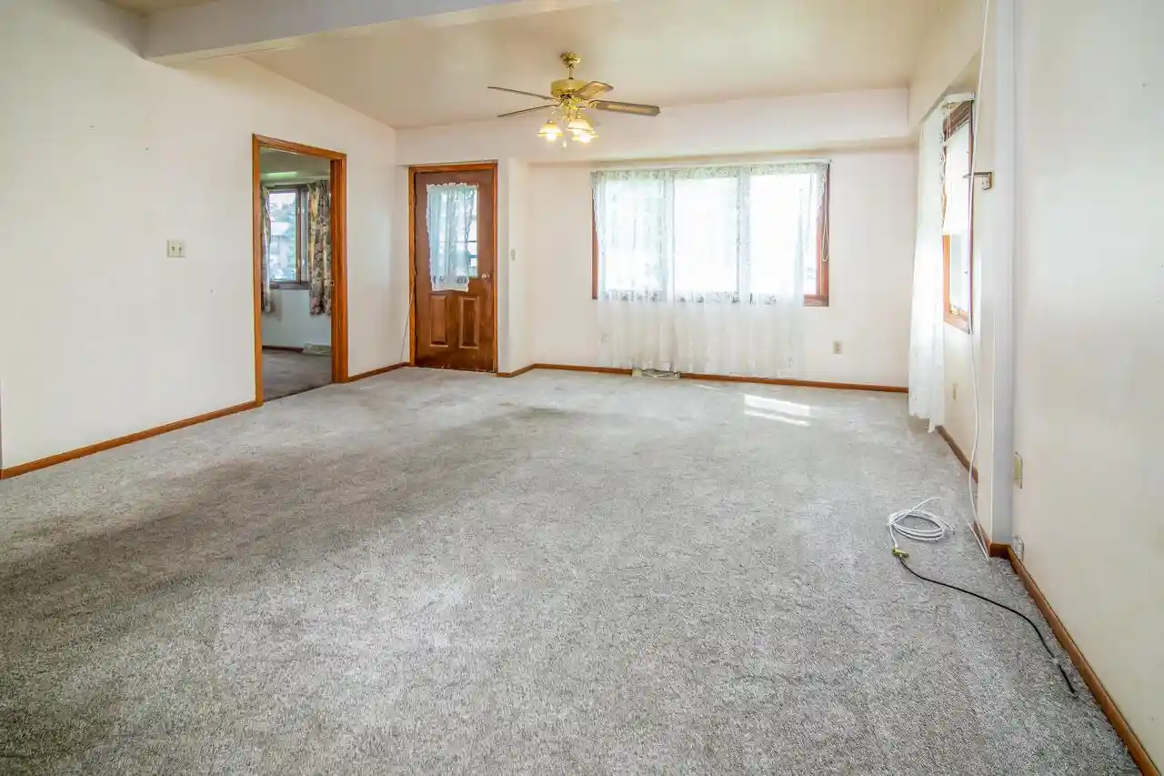2nd image of 716 Glacier Road Road, Pewaukee, WI 53072 | MLS# 1976260