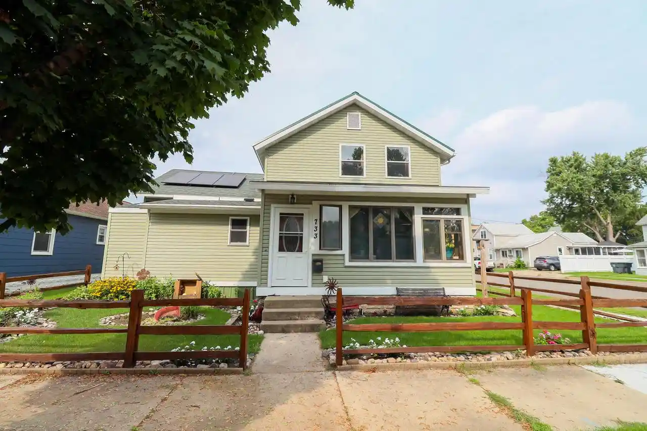 1st image of 733 Caledonia Street Street, La Crosse, WI 54603 | MLS# 1976266