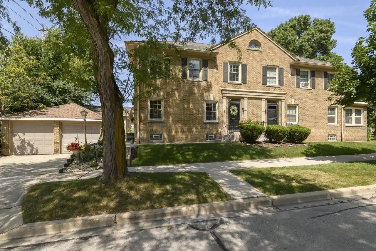 Condo for sale at 1614 E Kenmore Pl Pl, Shorewood, WI 53211 | MLS# 1976257