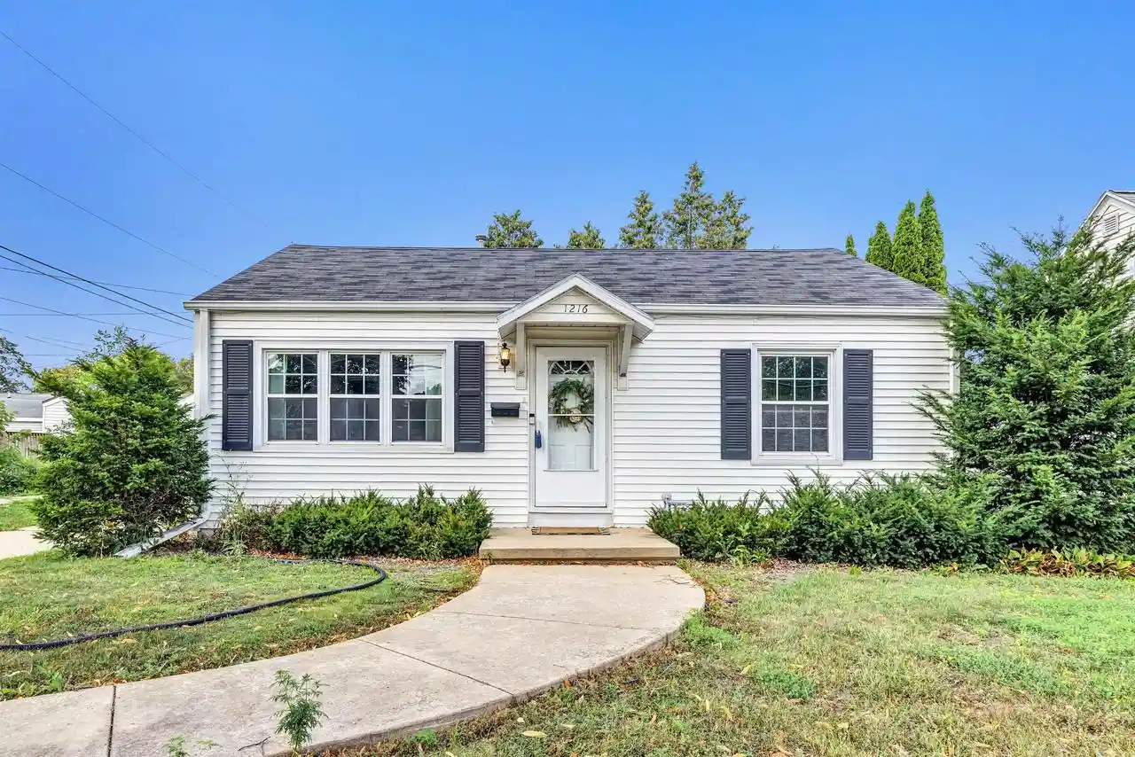 Photo 1 of Single family home for sale at 1216 9th Street Street, Green Bay, WI 54304 | MLS# 50331019 | Listing updated on 2026-08-27