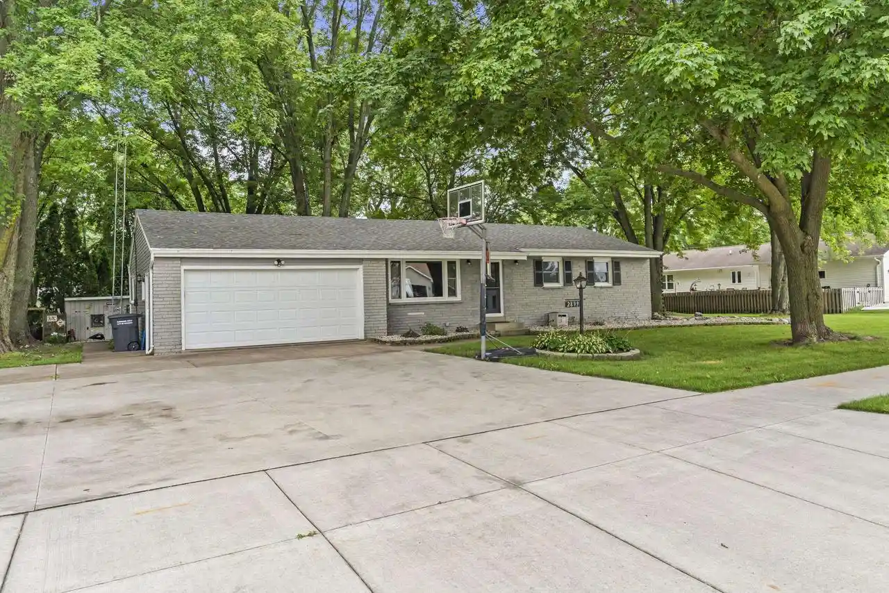 1st image of 2899 W 9th Avenue Avenue, Oshkosh, WI 54904 | MLS# 50331006