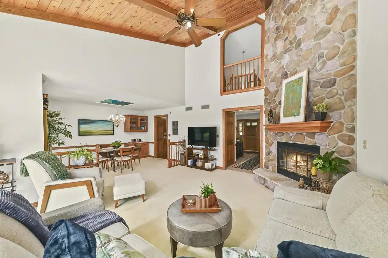 4th image of 665 Machenry Cir Cir, Brookfield, WI 53045
