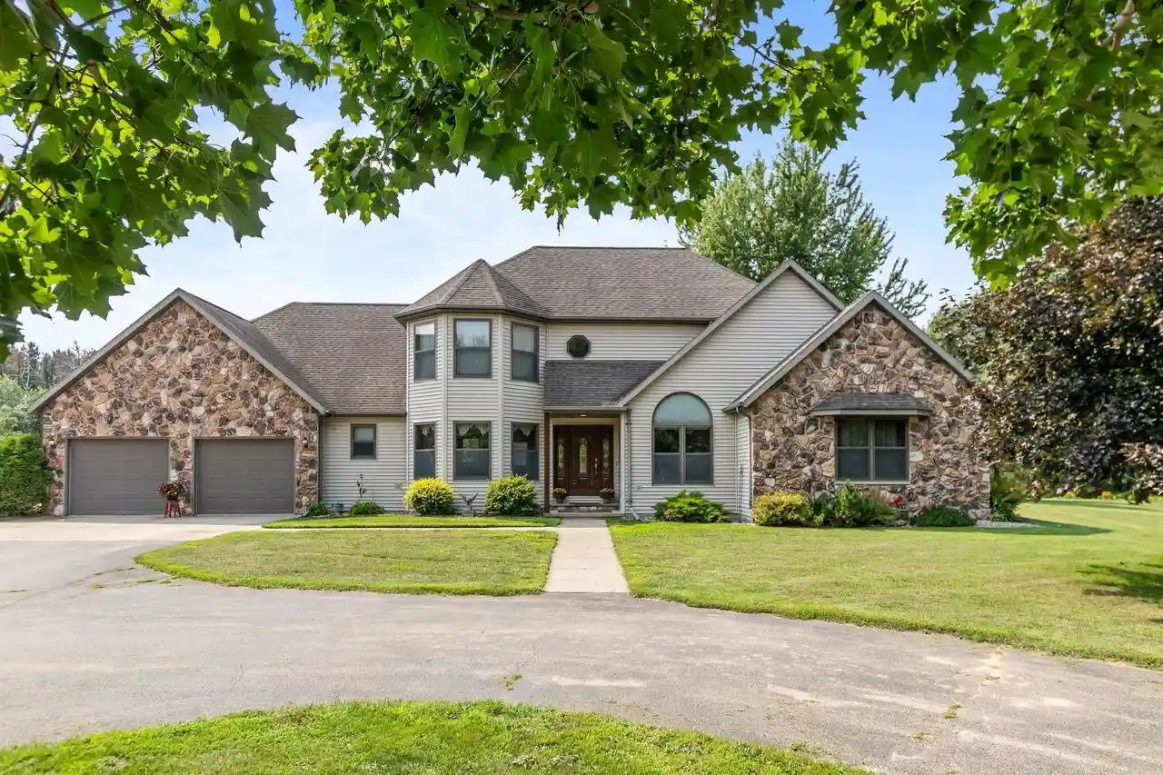 Photo 1 of Single family home for sale at N6547 Buelow Road Road, New London, WI 54961 | MLS# 2030559 | Listing updated on 2026-08-22