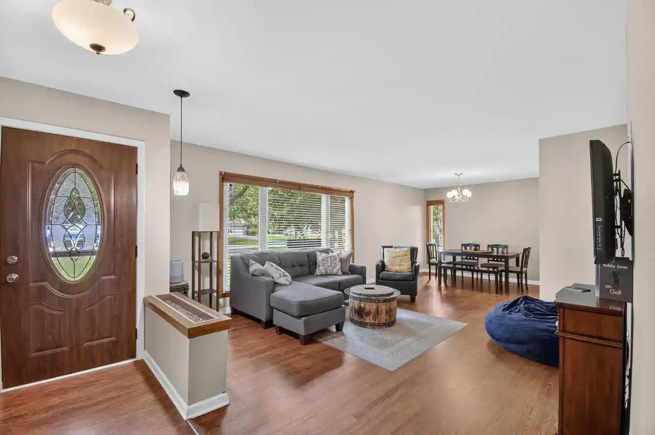 2nd image of 3830 Lakeview Dr Dr, Mount Pleasant, WI 53403 | MLS# 1976291