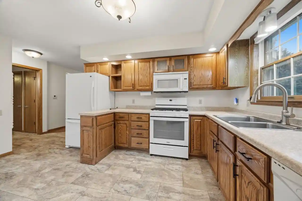 2nd image of 1304 Nantucket Dr Dr #A, Janesville, WI 53546 | MLS# 2030564