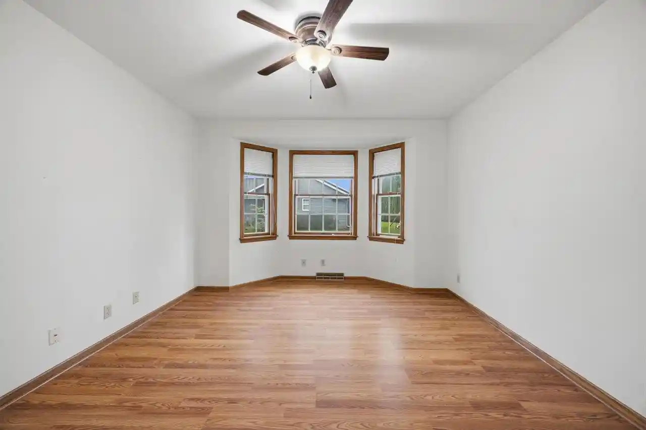 5th image of 1304 Nantucket Dr Dr, Janesville, WI 53546
