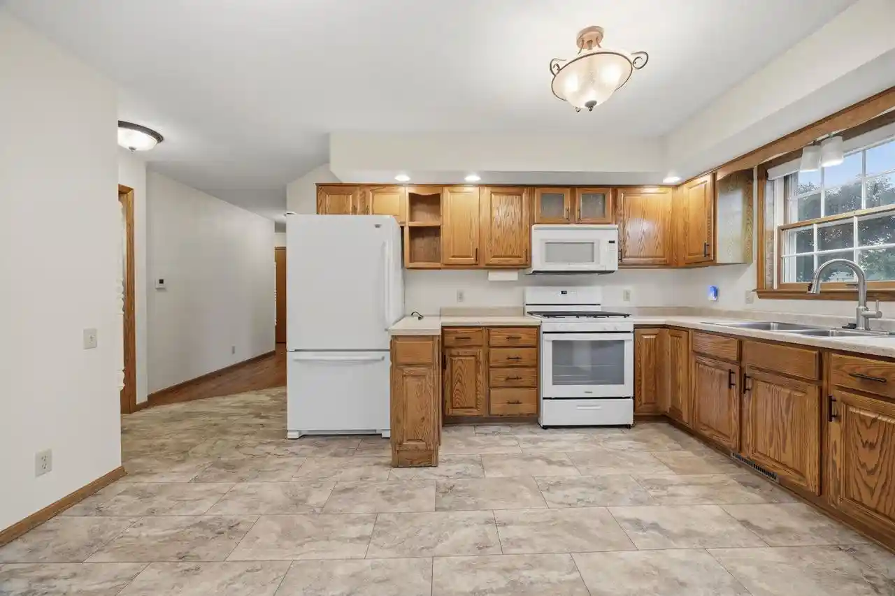 33rd image of 1304 Nantucket Dr Dr #A, Janesville, WI 53546 | MLS# 2030564