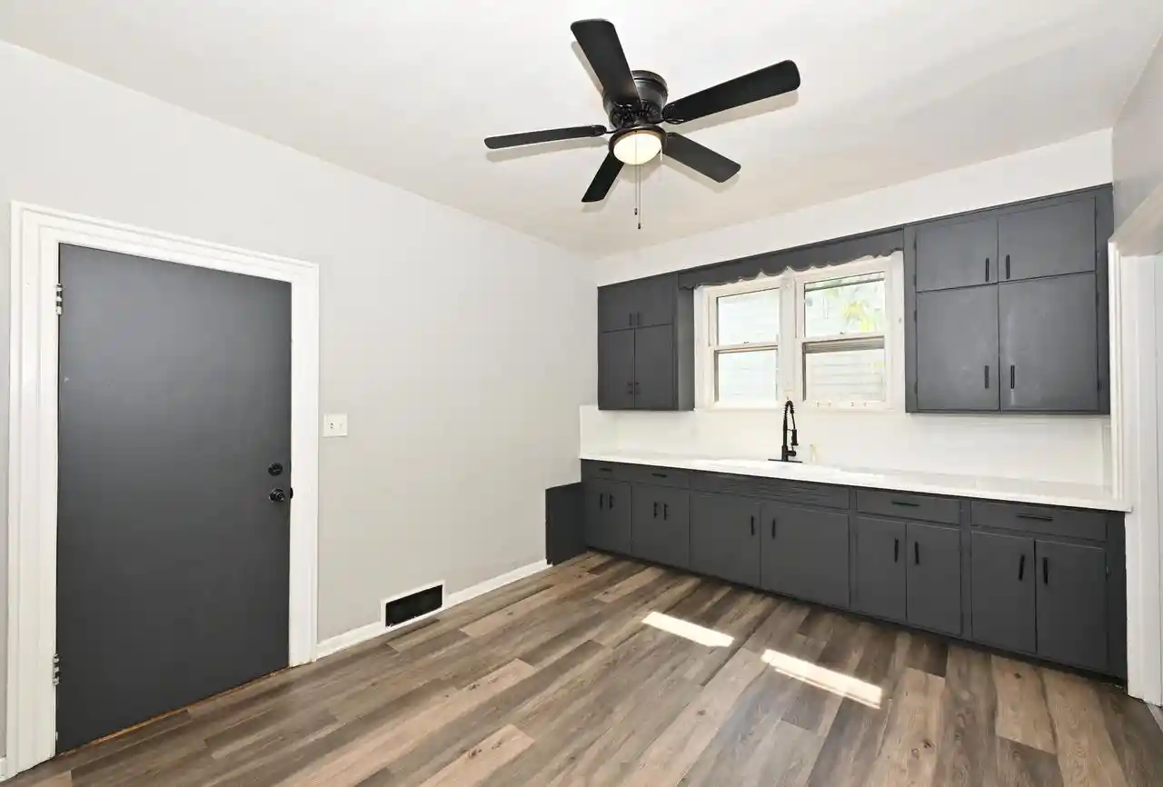 5th image of 1219 W Windlake Avenue Avenue, Milwaukee, WI 53215 | MLS# 1976294