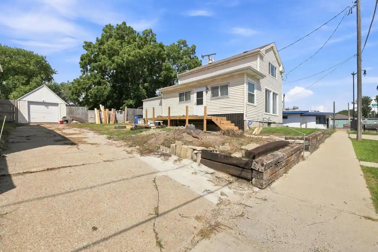 Photo 4 of Single family home for sale at 1526 Marquette Street Street, Racine, WI 53404 | MLS# 1976297 | Listing updated on 2026-09-18
