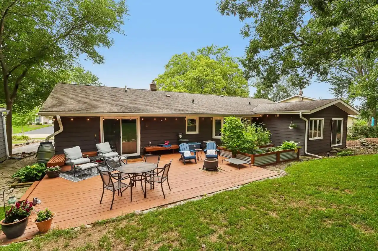 1st image of 424 Hartwood Lane Lane, Hartland, WI 53029 | MLS# 1976302