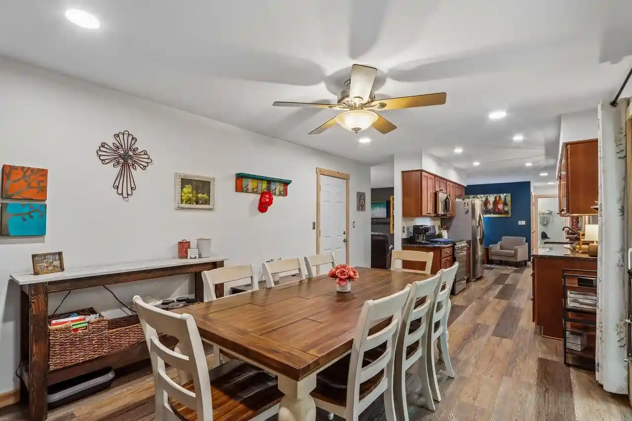 3rd image of 424 Hartwood Lane Lane, Hartland, WI 53029 | MLS# 1976302