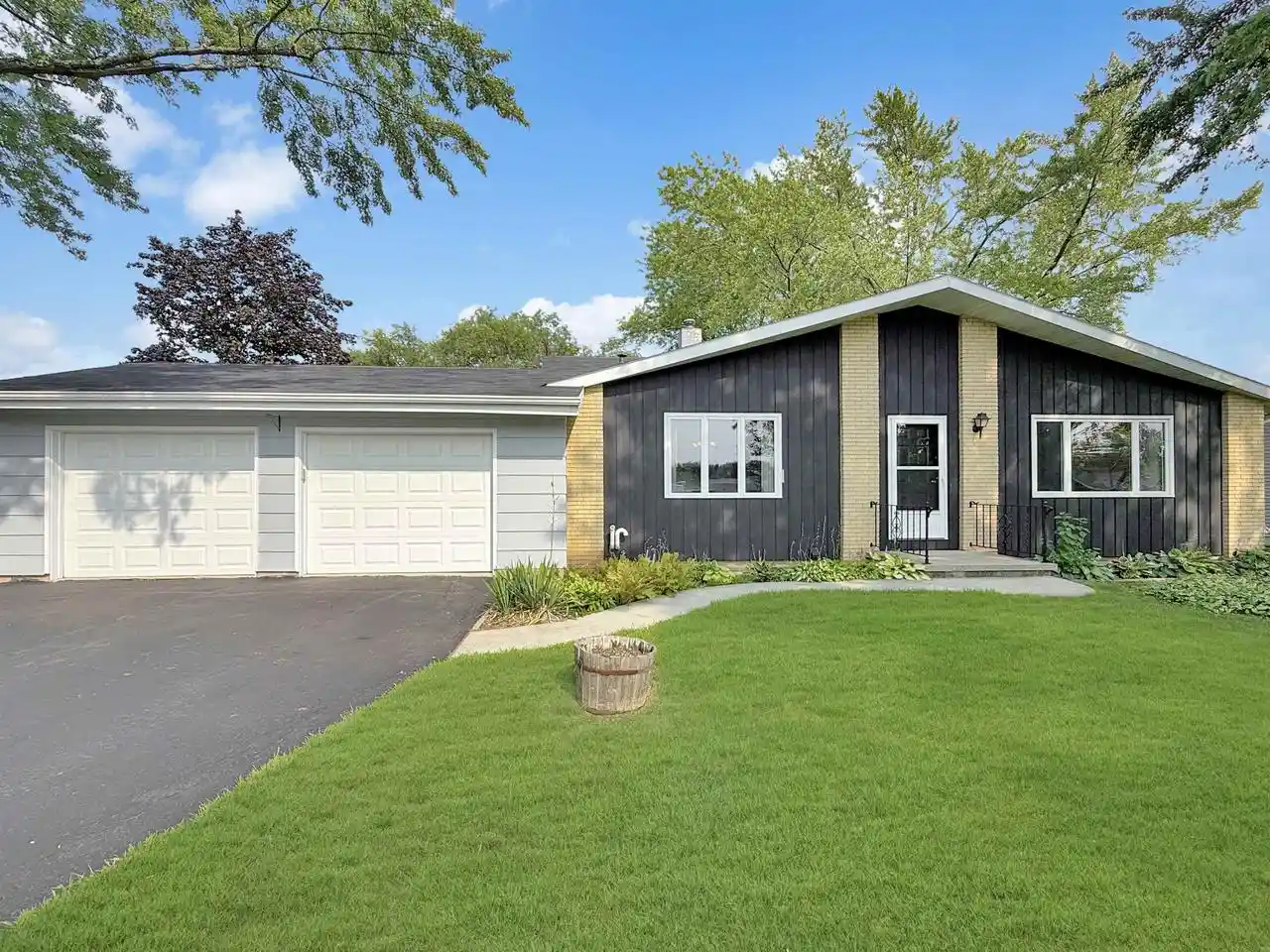 1st image of 130 Barton Road Road, Oshkosh, WI 54904 | MLS# 50331037