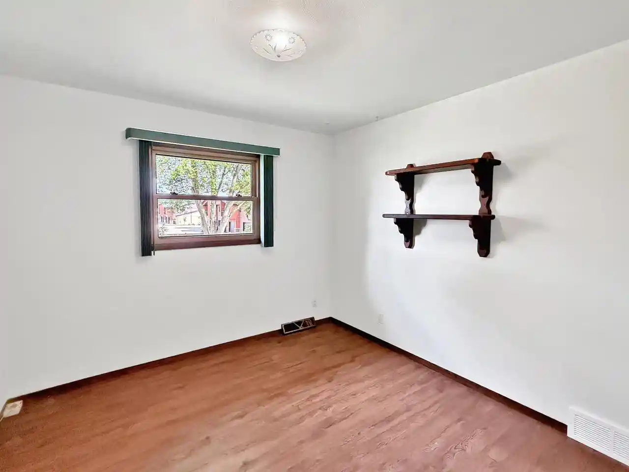 Photo 3 of Single family home for sale at 130 Barton Road Road, Oshkosh, WI 54904 | MLS# 50331037 | Listing updated on 2026-09-23