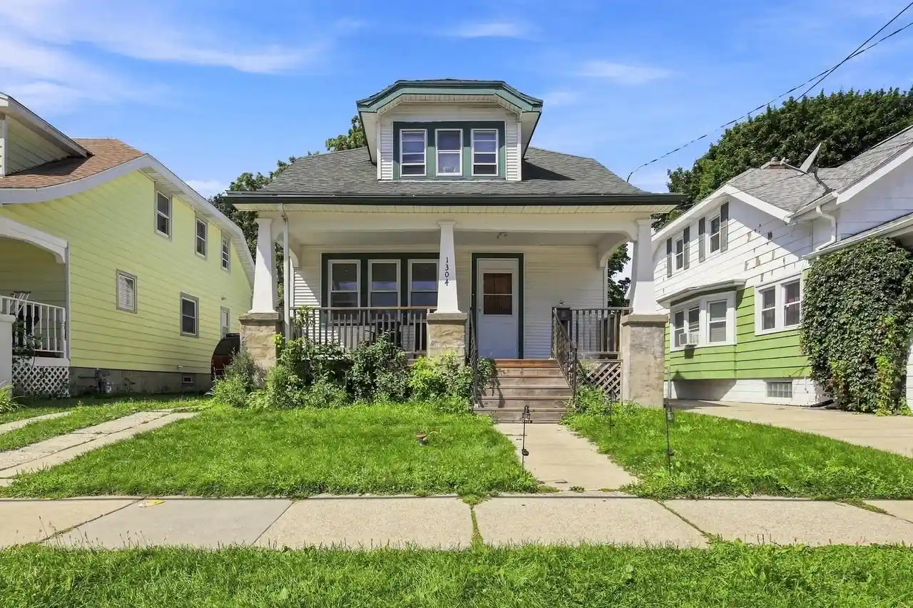 1st image of 1304 Marquette Street Street, Racine, WI 53404 | MLS# 1976322