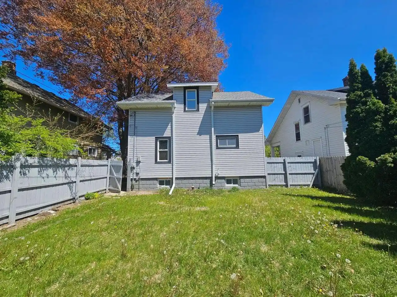 Photo 4 of Sale Pending at 1324 Hayes Avenue Avenue, Racine, WI 53405 | MLS# 1976329 | Listing updated on 2026-10-01