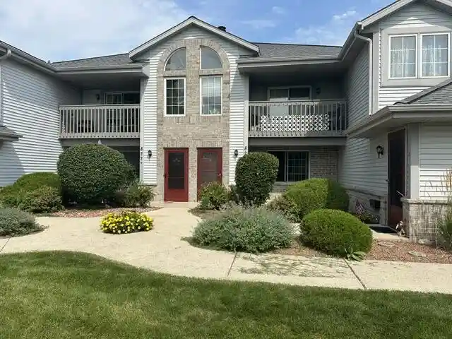 1st image of 827 Quinlan Dr Dr #C, Pewaukee, WI 53072 | MLS# 1976332