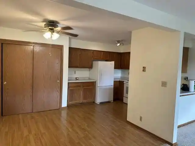 3rd image of 827 Quinlan Dr Dr, Pewaukee, WI 53072