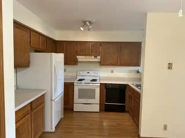 4th image of 827 Quinlan Dr Dr, Pewaukee, WI 53072