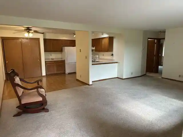 2nd image of 827 Quinlan Dr Dr, Pewaukee, WI 53072