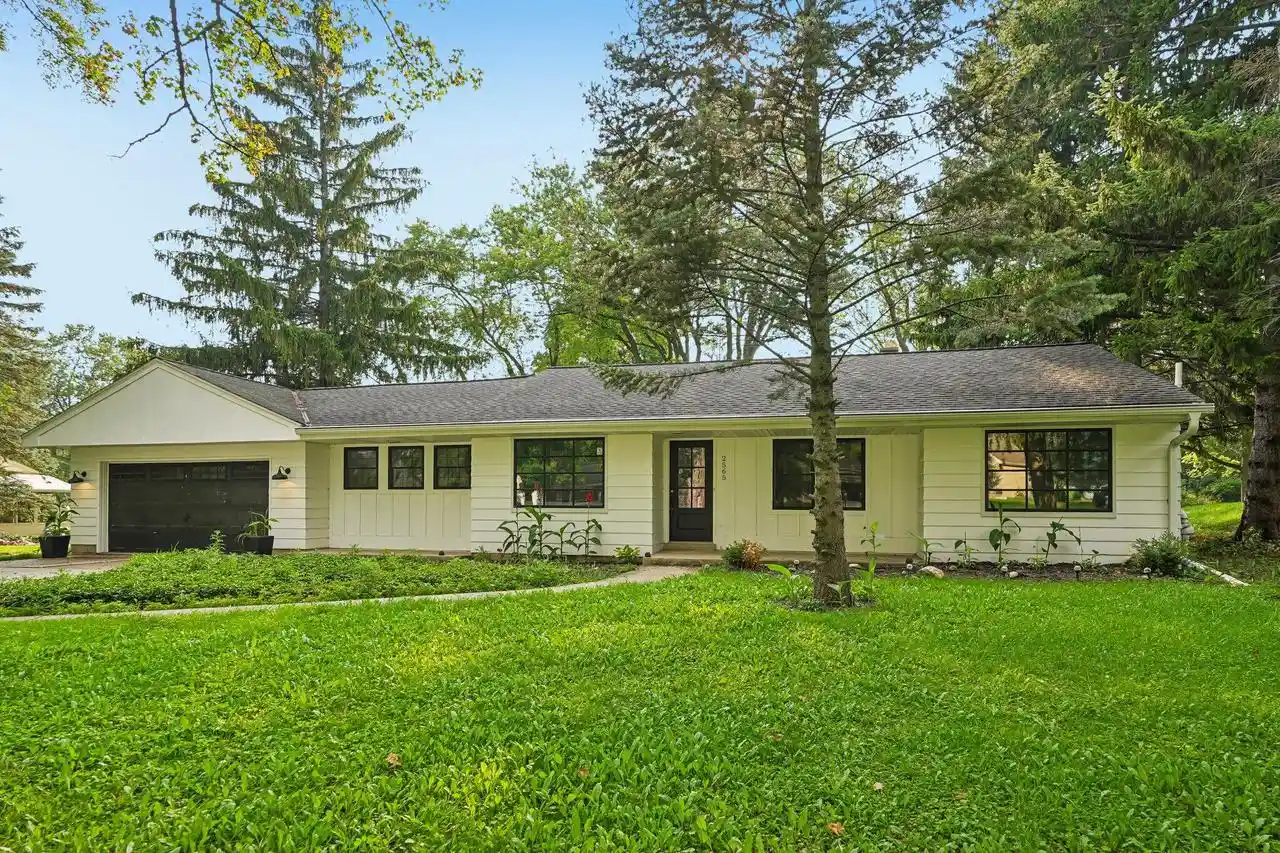 1st image of 2565 El Rancho Dr Dr, Brookfield, WI 53005 | MLS# 1976336