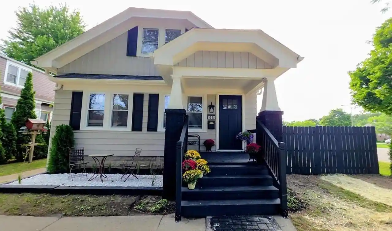 1st image of 5565 N 32nd Street Street, Milwaukee, WI 53209 | MLS# 1976337