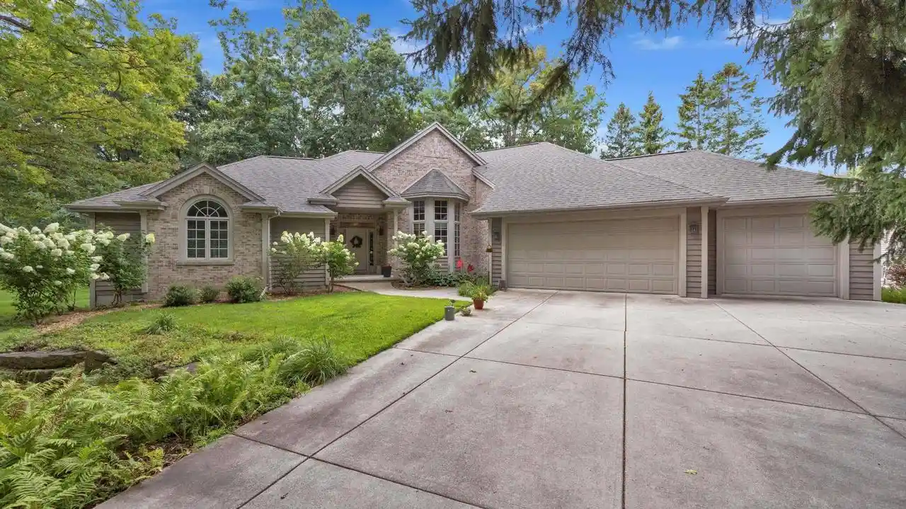 Photo 1 of Single family home for sale at 404 Ledgewood Dr Dr, Fond Du Lac, WI 54937 | MLS# 1976341 | Listing updated on 2026-09-23
