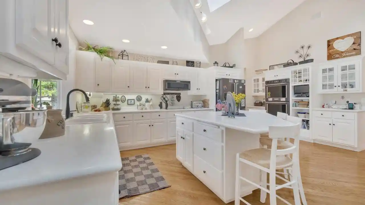 Photo 3 of Single family home for sale at 404 Ledgewood Dr Dr, Fond Du Lac, WI 54937 | MLS# 1976341 | Listing updated on 2026-09-23