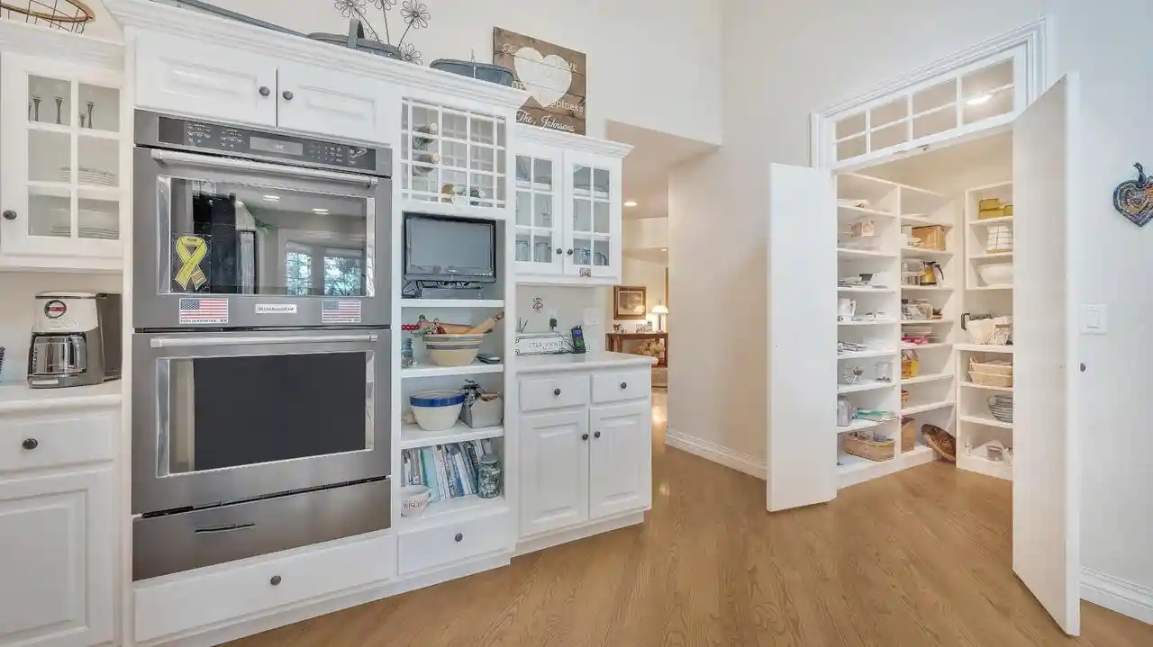 Photo 4 of Single family home for sale at 404 Ledgewood Dr Dr, Fond Du Lac, WI 54937 | MLS# 1976341 | Listing updated on 2026-09-23