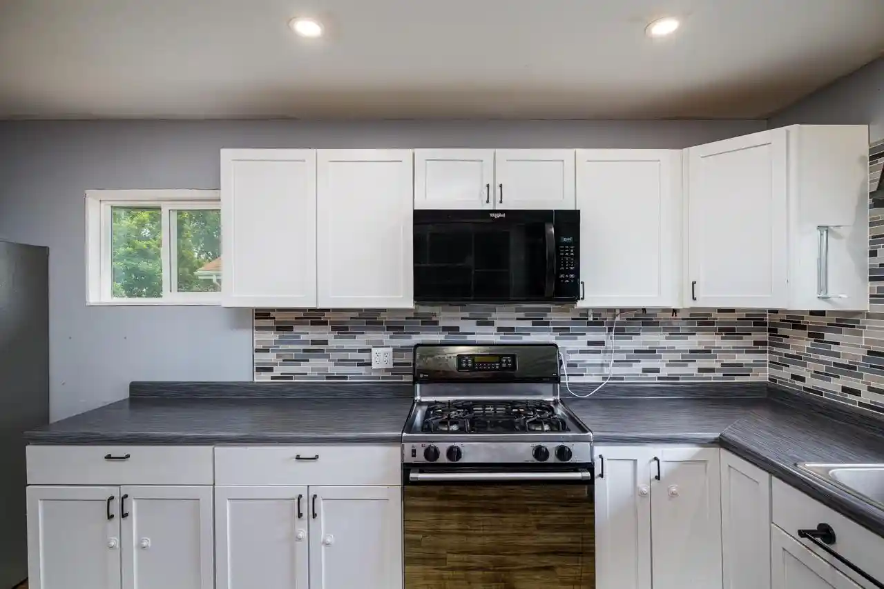 3rd image of 6806 Brian Dr Dr, Caledonia, WI 53402 | MLS# 1976354