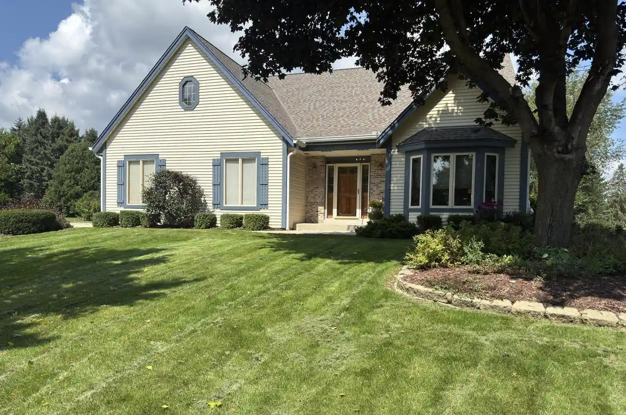 Photo 1 of Single family home for sale at 680 River Meadow Dr Dr, Hartland, WI 53029 | MLS# 1976358 | Listing updated on 2026-08-28